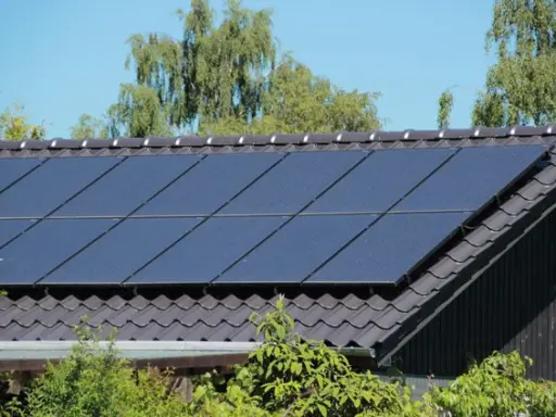 Zonnepanelen in de tuin